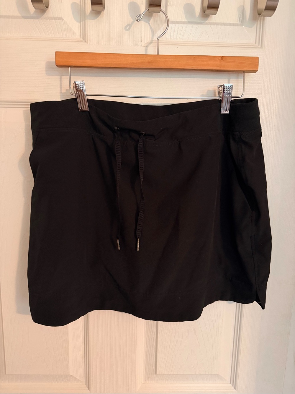 GAIAM Black Athletic Skort with Waist Drawstring